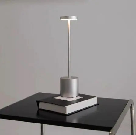 Lámpara de mesa LED con sensor táctil