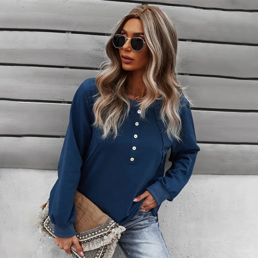 Women's long-sleeved crew neck sweater