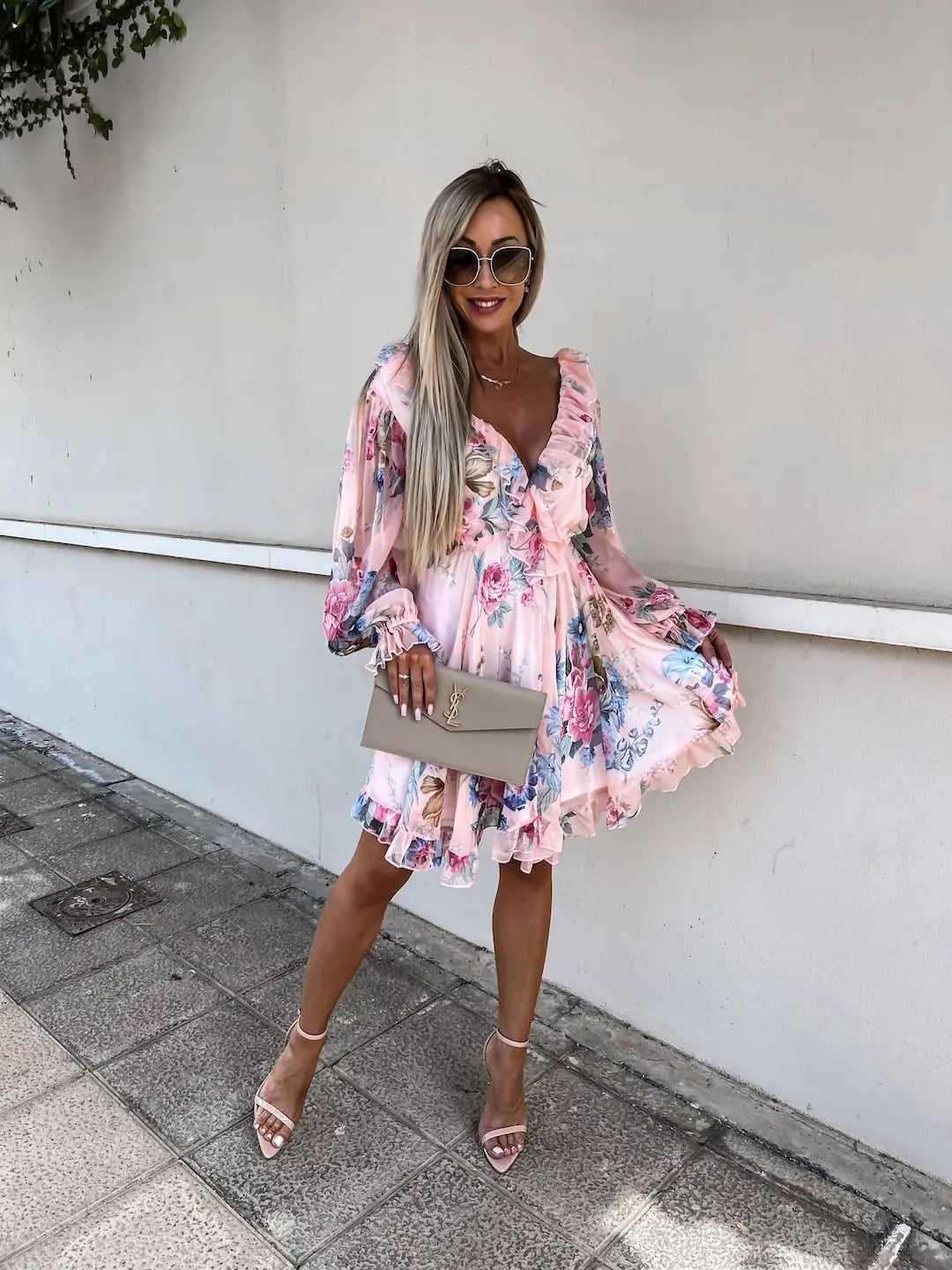 Long-sleeved dress with V-neck and fitted waist