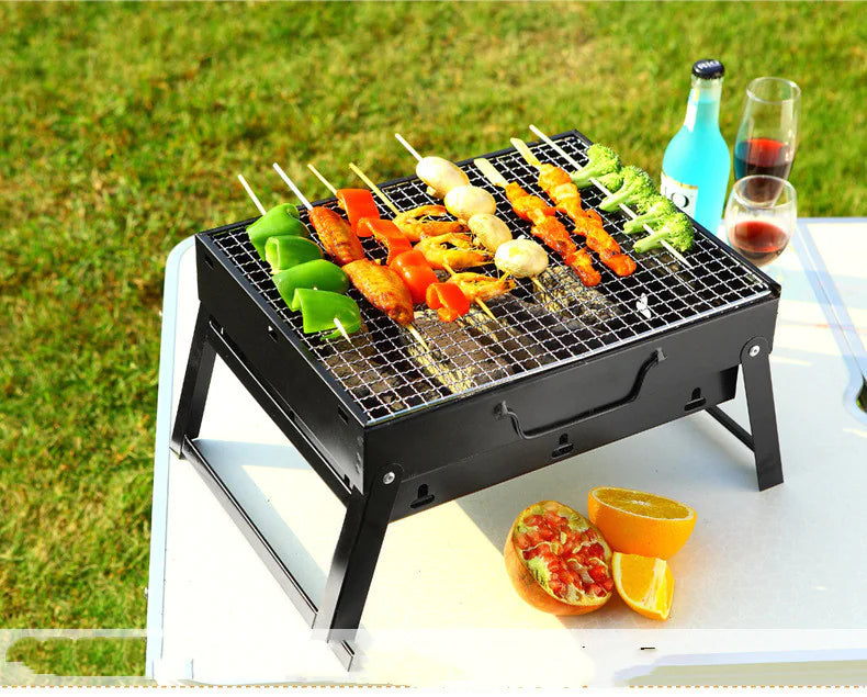 Charcoal grill for outdoor barbecue