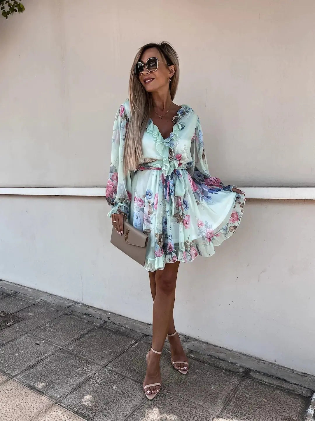 Long-sleeved dress with V-neck and fitted waist